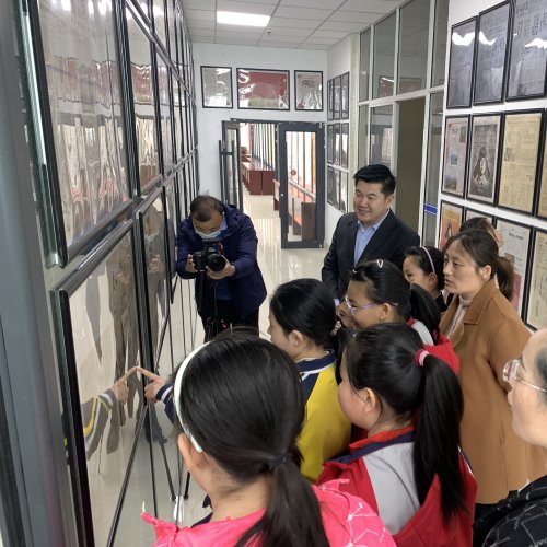 “大爱永恒”学习雷锋好榜样书画作品暨报纸收